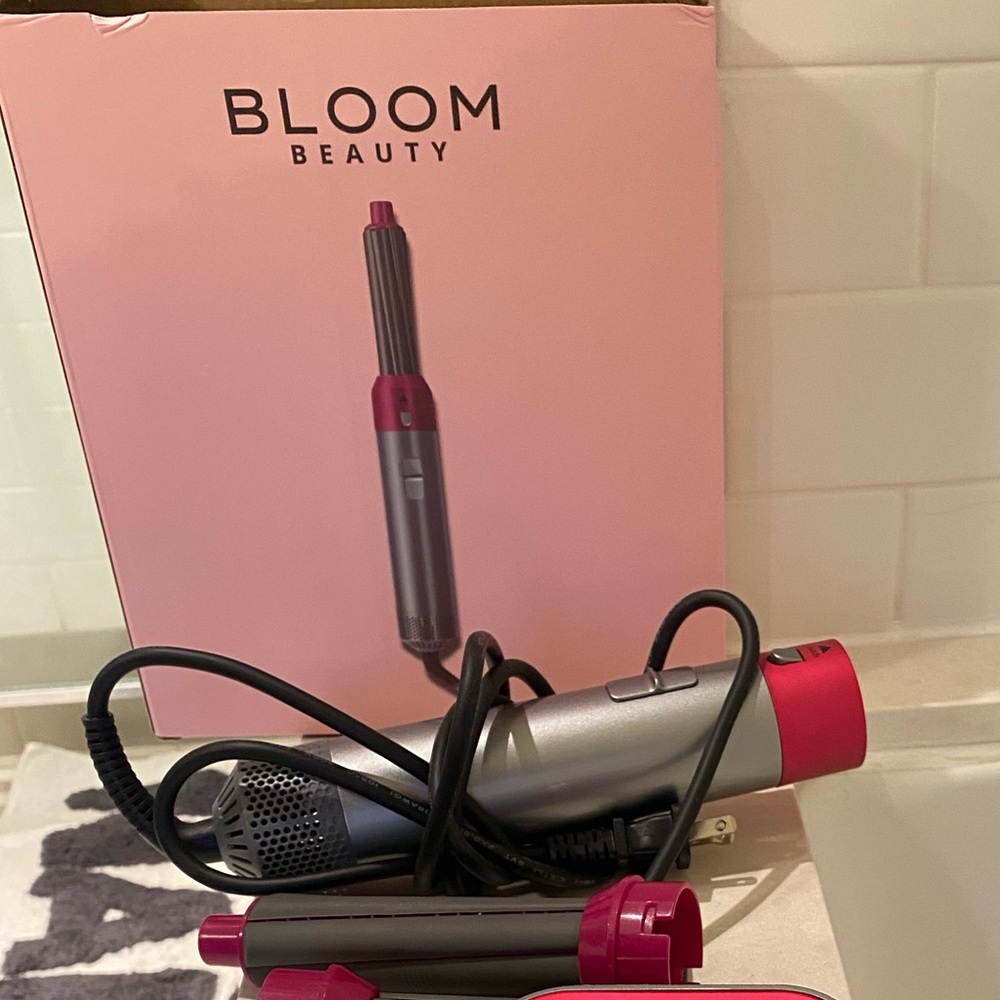 Bloom beauty ultrasonic blow dryer with 5 attachments - brand new. Dyson dupe
